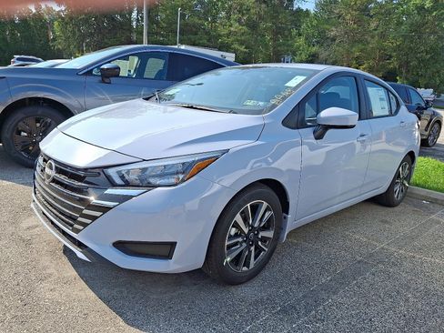 New 2025 Nissan Versa SV w/ Trunk Package image 2