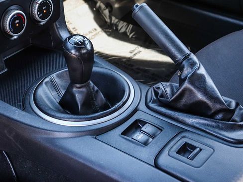 Used 2010 MAZDA MX-5 Miata Sport image 13