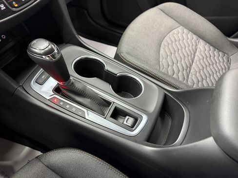 Used 2020 Chevrolet Equinox LT AWD/4WD image 17