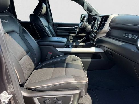 Used 2019 RAM 1500 Laramie AWD/4WD image 16