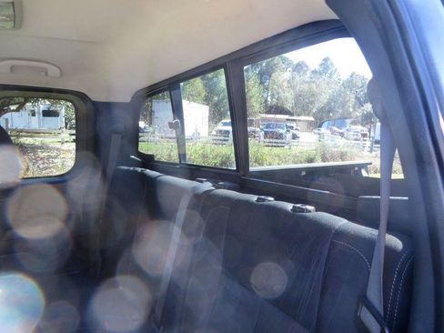 Used 2017 Nissan Titan SV RWD image 29
