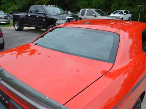 Used 2015 Dodge Challenger SXT w/ Driver Convenience Group RWD image 9