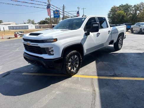 Used 2025 Chevrolet Silverado 2500 Custom w/ Custom Value Package AWD/4WD image 9