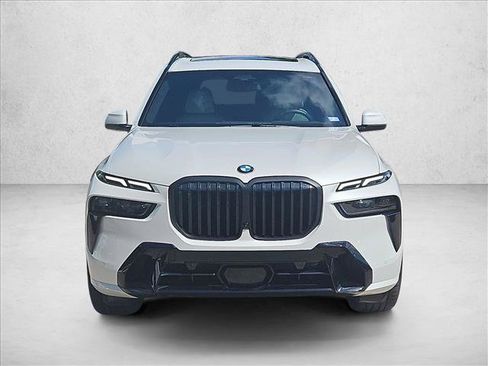Used 2025 BMW X7 xDrive40i w/ M Sport Package AWD/4WD image 2