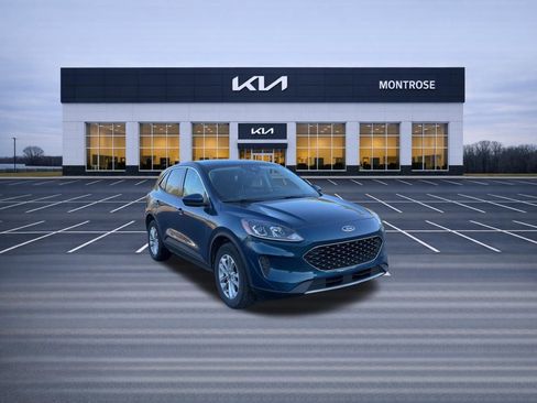 Used 2020 Ford Escape SE image 3