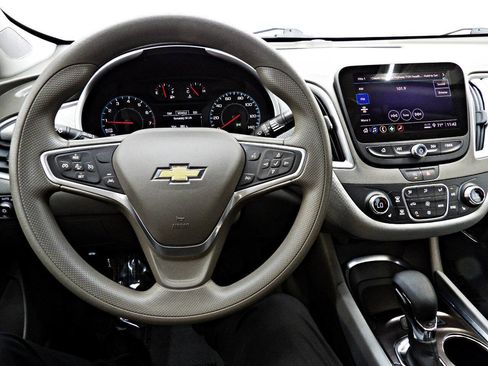 Used 2022 Chevrolet Malibu LT image 17