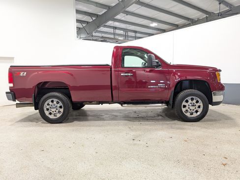 Used 2007 GMC Sierra 2500 SLE w/ Z71 Off-Road Package AWD/4WD image 2