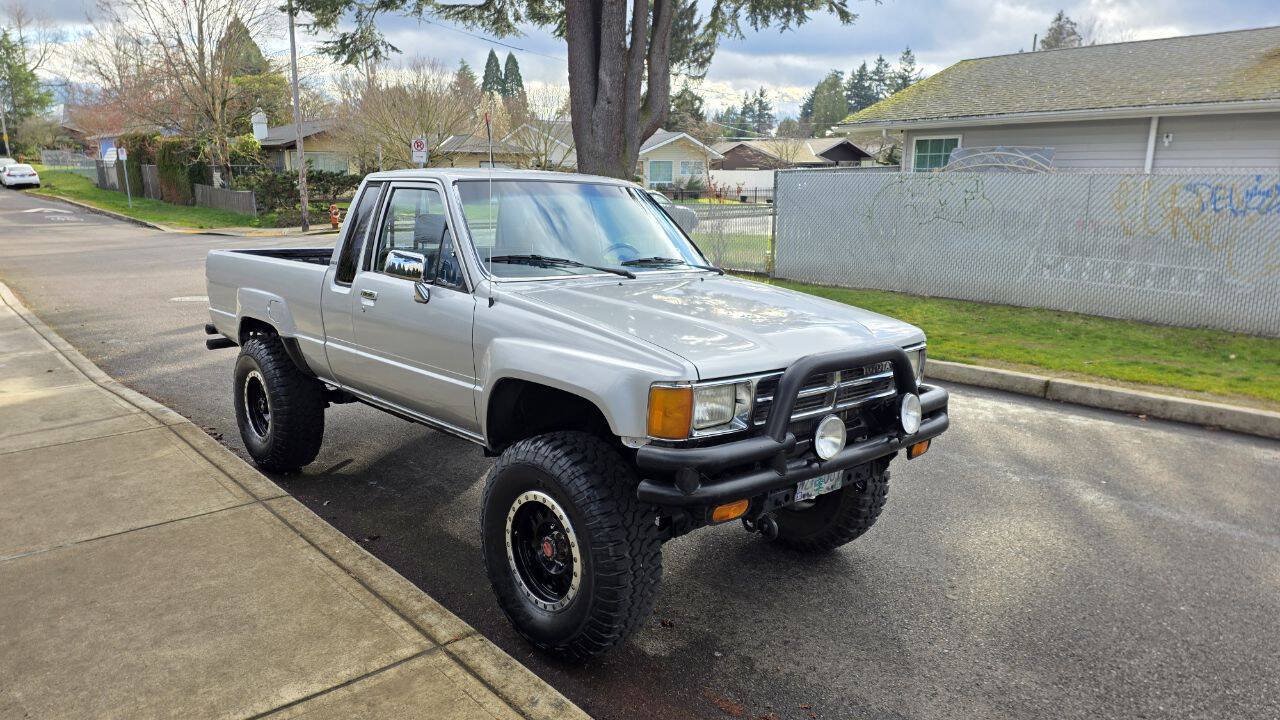Used 1987 Toyota Pickup Deluxe AWD/4WD image 3