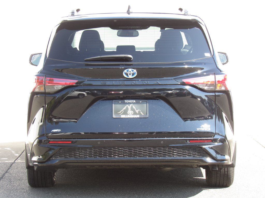 Used 2024 Toyota Sienna XSE AWD/4WD image 7
