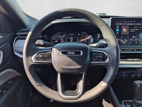 Used 2024 Jeep Compass Latitude AWD/4WD image 13