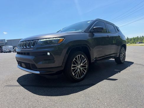 Used 2023 Jeep Compass Limited w/ Elite Group AWD/4WD image 9
