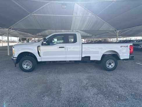 New 2026 Ford F250 XL w/ FX4 Off-Road Package image 4