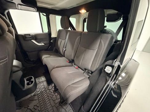 Used 2016 Jeep Wrangler Unlimited Sahara image 23
