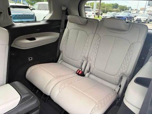 Used 2023 Jeep Grand Cherokee L Summit w/ Luxury Tech Group V AWD/4WD image 32
