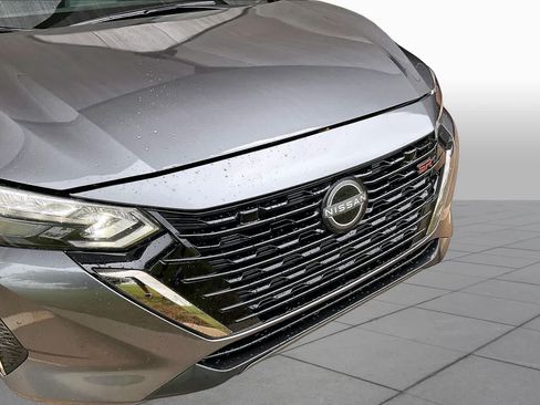 Used 2025 Nissan Sentra SR FWD image 27