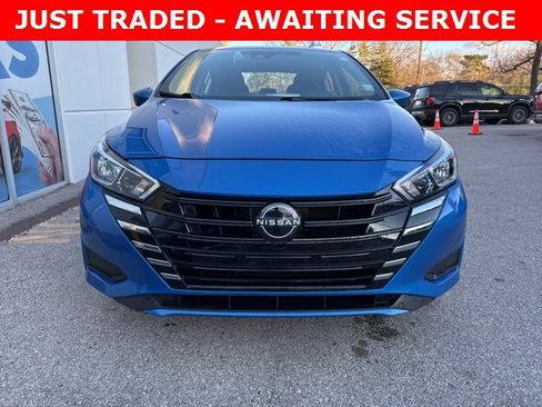 Used 2023 Nissan Versa SV image 2