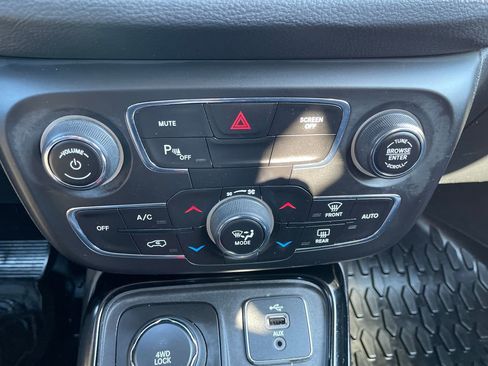 Used 2019 Jeep Compass Altitude AWD/4WD image 17