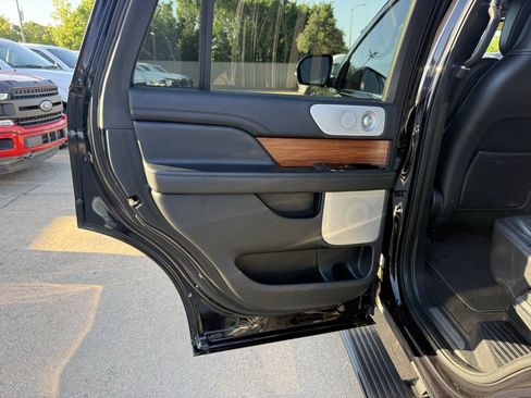 Used 2019 Lincoln Navigator Reserve AWD/4WD image 11