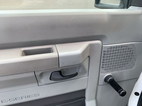 Used 2010 Ford E-450 and Econoline 450 Super Duty RWD image 14