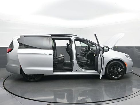 New 2026 Chrysler Pacifica Select image 57