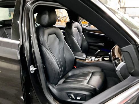Used 2019 BMW 540i xDrive w/ Convenience Package image 9
