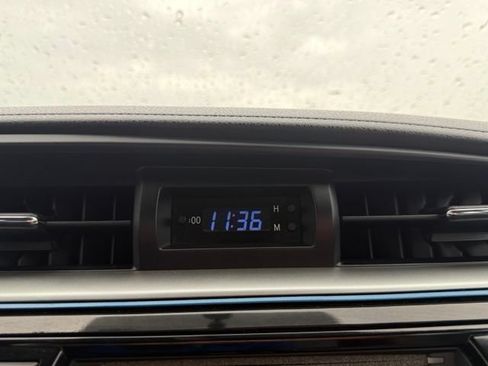 Used 2014 Toyota Corolla LE FWD image 16