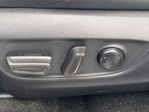 Certified 2024 Toyota Venza Nightshade image 30