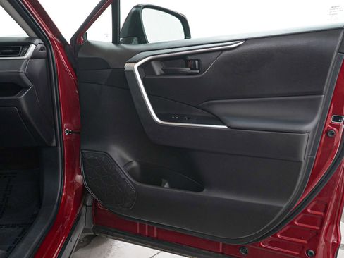 Used 2024 Toyota RAV4 LE AWD/4WD image 9