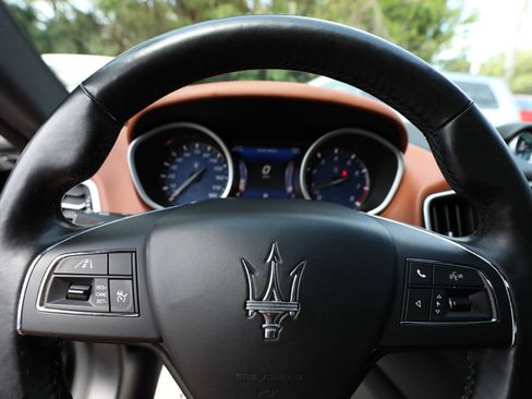 Used 2017 Maserati Ghibli S Q4 AWD/4WD image 27