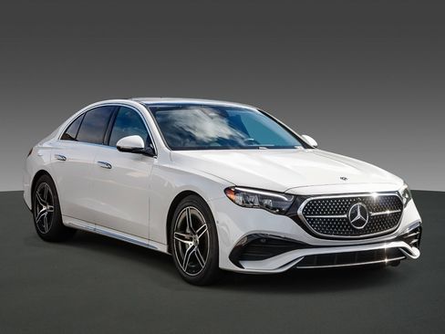 Used 2024 Mercedes-Benz E 450 4MATIC Sedan image 5