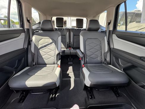 Used 2024 Volkswagen Atlas Peak Edition SEL AWD/4WD image 31