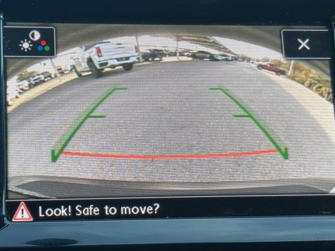 Used 2017 Volkswagen Tiguan Limited w/ Alloy Wheels Package image 9