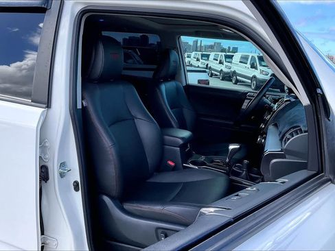 Used 2020 Toyota 4Runner 4WD image 13