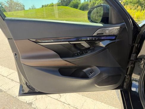 Used 2024 BMW i5 M60 image 11