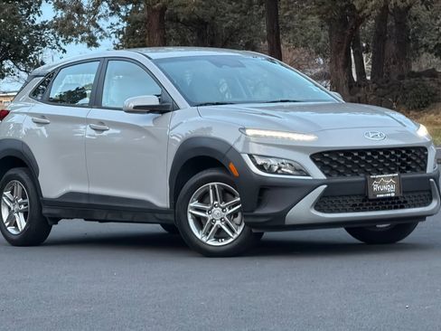 Used 2022 Hyundai Kona SE image 2
