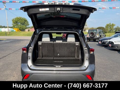 Used 2020 Toyota Highlander XLE AWD/4WD image 18