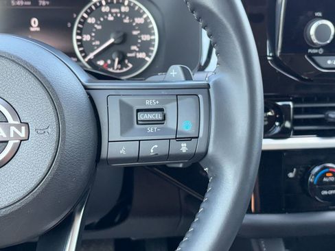 Used 2025 Nissan Pathfinder SV image 13