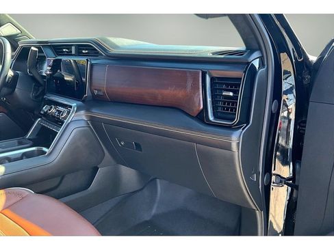 Used 2024 GMC Sierra 3500 Denali Ultimate AWD/4WD image 27