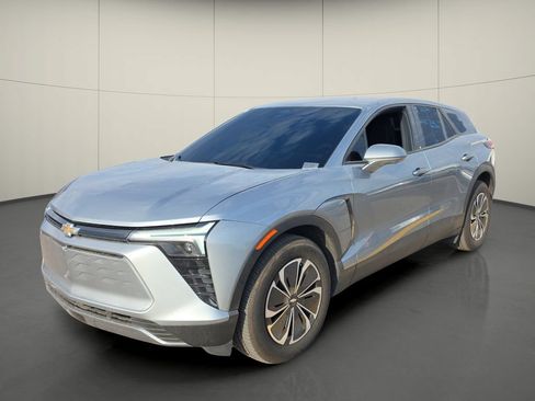 Used 2025 Chevrolet Blazer EV LT w/ LPO, All-Weather Mat Package FWD image 4