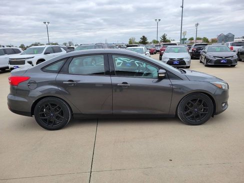 Used 2016 Ford Focus SE w/ Equipment Group 201A FWD image 6