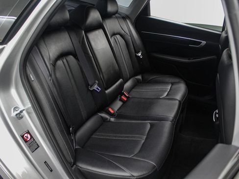 Used 2021 Hyundai Sonata Limited w/ Preferred Accessory Package FWD image 17