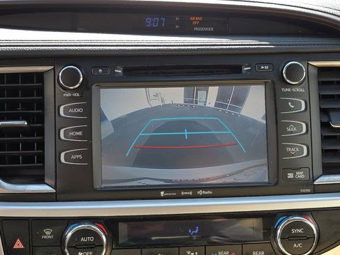 Used 2019 Toyota Highlander XLE AWD/4WD image 21