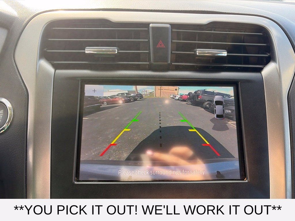Used 2020 Ford Fusion SE FWD image 14
