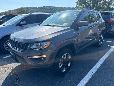 Used 2018 Jeep Compass Trailhawk w/ Cold Weather Group AWD/4WD image 2