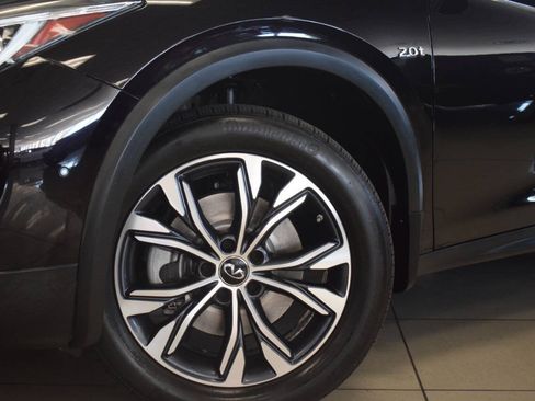 Used 2018 INFINITI QX30 Premium w/ Navigation Package AWD/4WD image 14