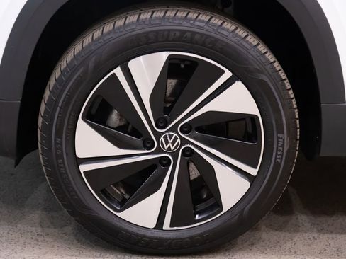 Used 2023 Volkswagen Taos SE AWD/4WD image 7