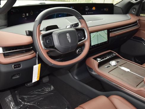 New 2026 Lincoln Navigator Reserve AWD/4WD image 37