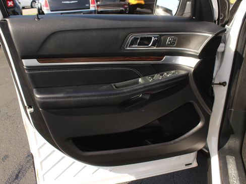 Used 2018 Ford Explorer Limited w/ Equipment Group 301A AWD/4WD image 12