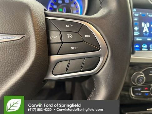 Used 2022 Chrysler 300 Touring w/ Sport Appearance Package image 31