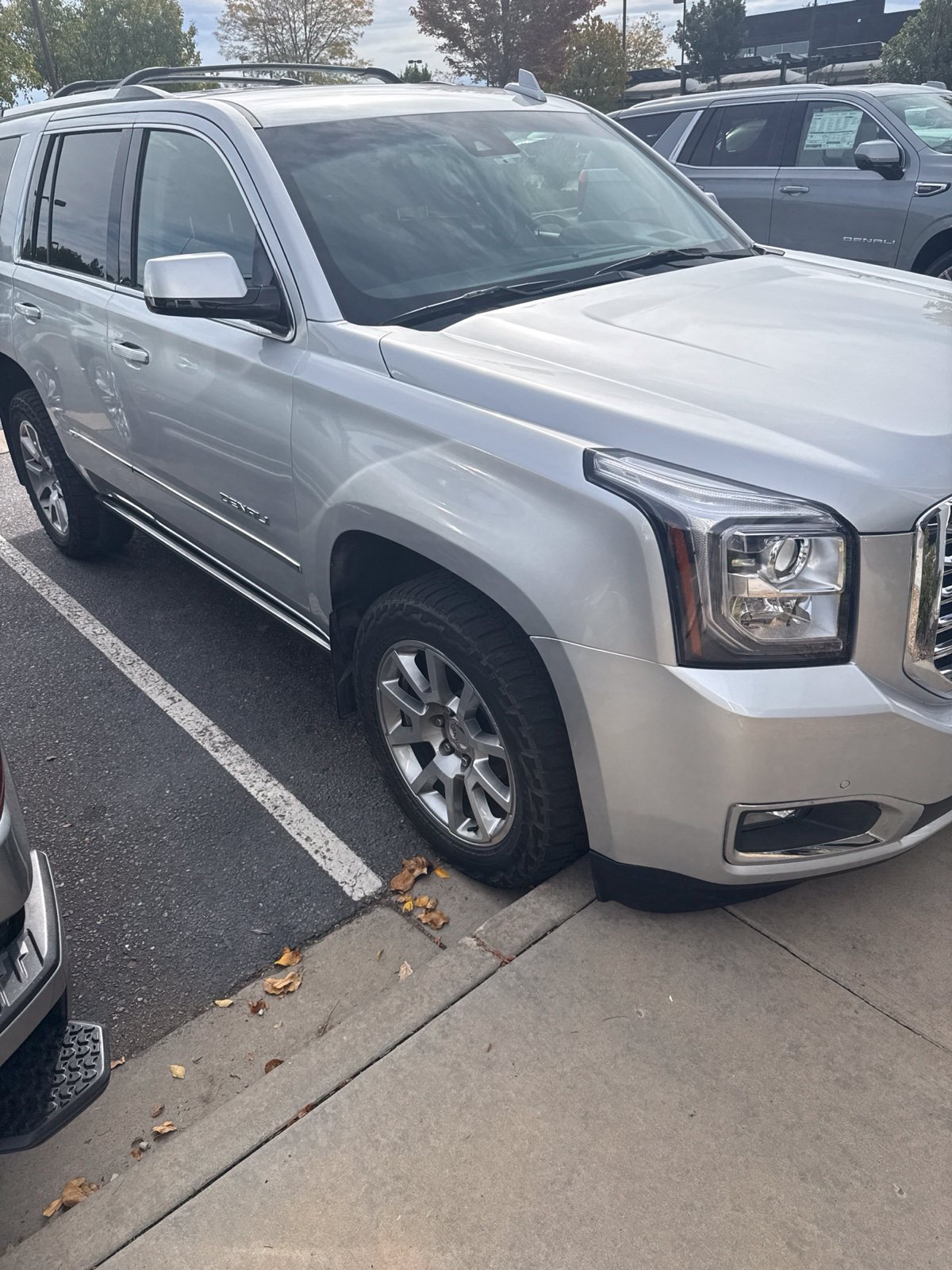 Used 2020 GMC Yukon Denali AWD/4WD image 2